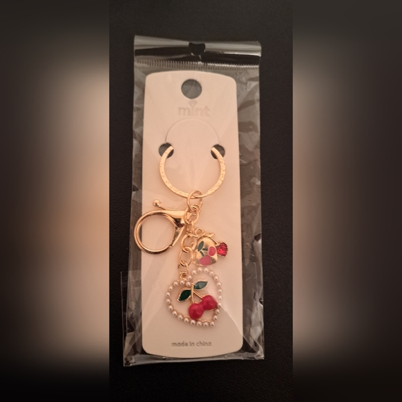 Mint Gold and Black Heart Charm Key Holder NWT - Picture 2 of 3